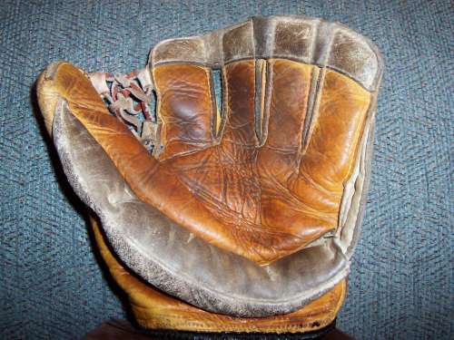 Reach D33 Softball Glove Front